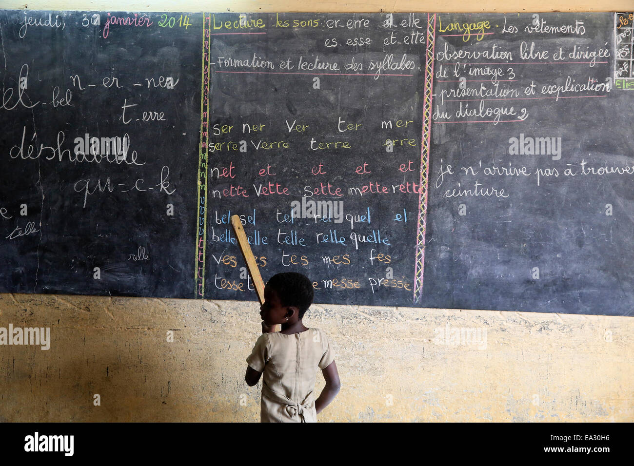 Élève au tableau noir, l'école primaire, Lomé, Togo, Afrique de l'Ouest — free download