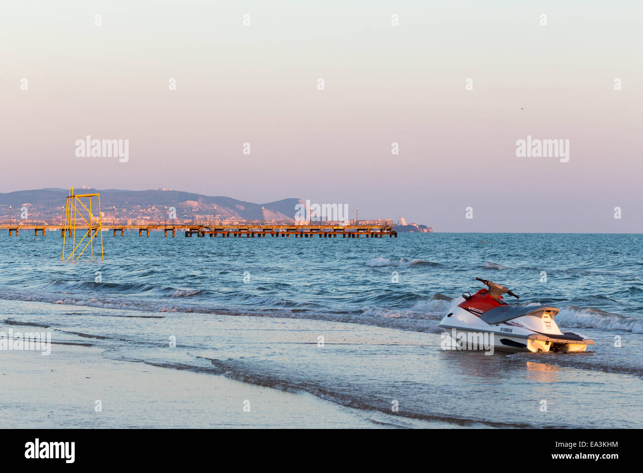 Coucher de soleil, plage de la mer Noire, Anapa, région de Krasnodar, Russie Banque D'Images