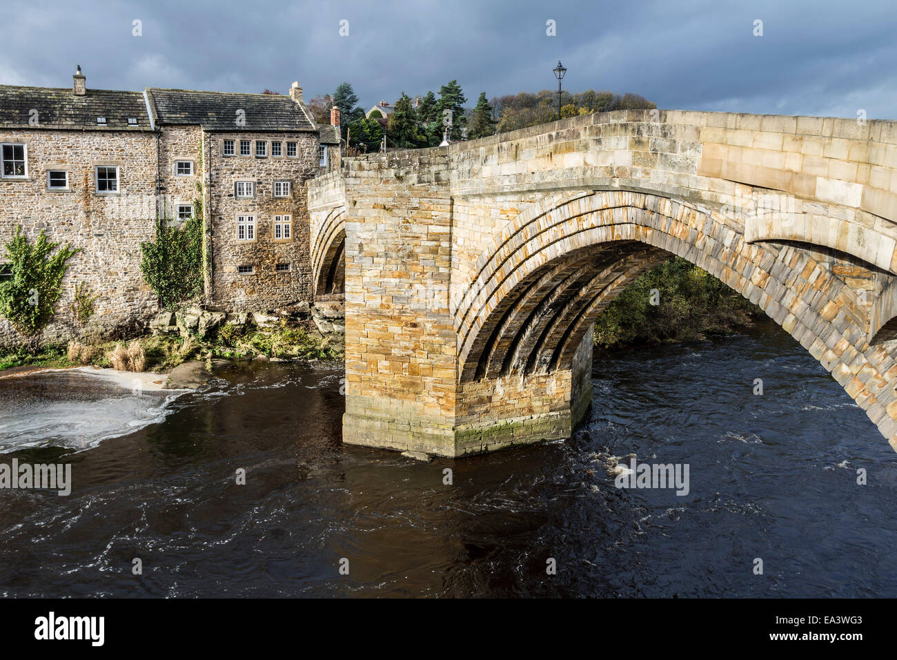 Le Comté Pont sur la Rivière Tees entre Barnard Castle et Startforth Teesdale, County Durham UK Banque D'Images
