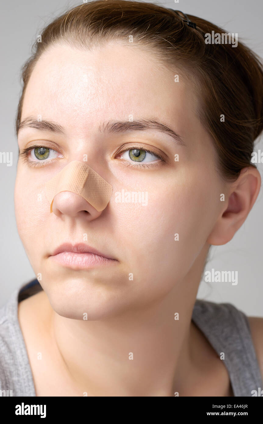 Human nose band aid Banque de photographies et d'images à haute résolution  - Alamy