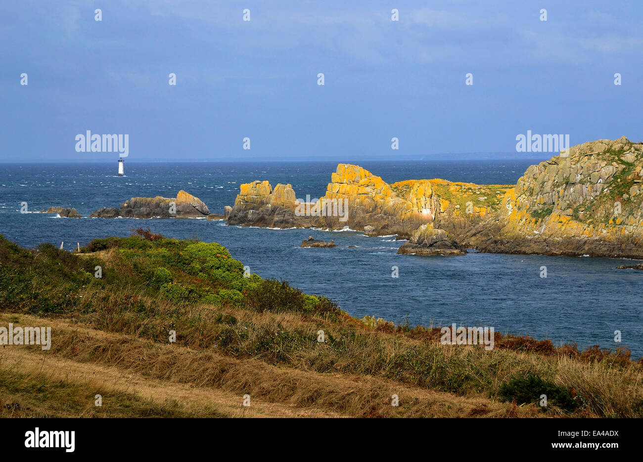 Point de Loix, phare : la Pierre-de-Herpin, rochers de l'île des Landes (Bretagne, France). Banque D'Images