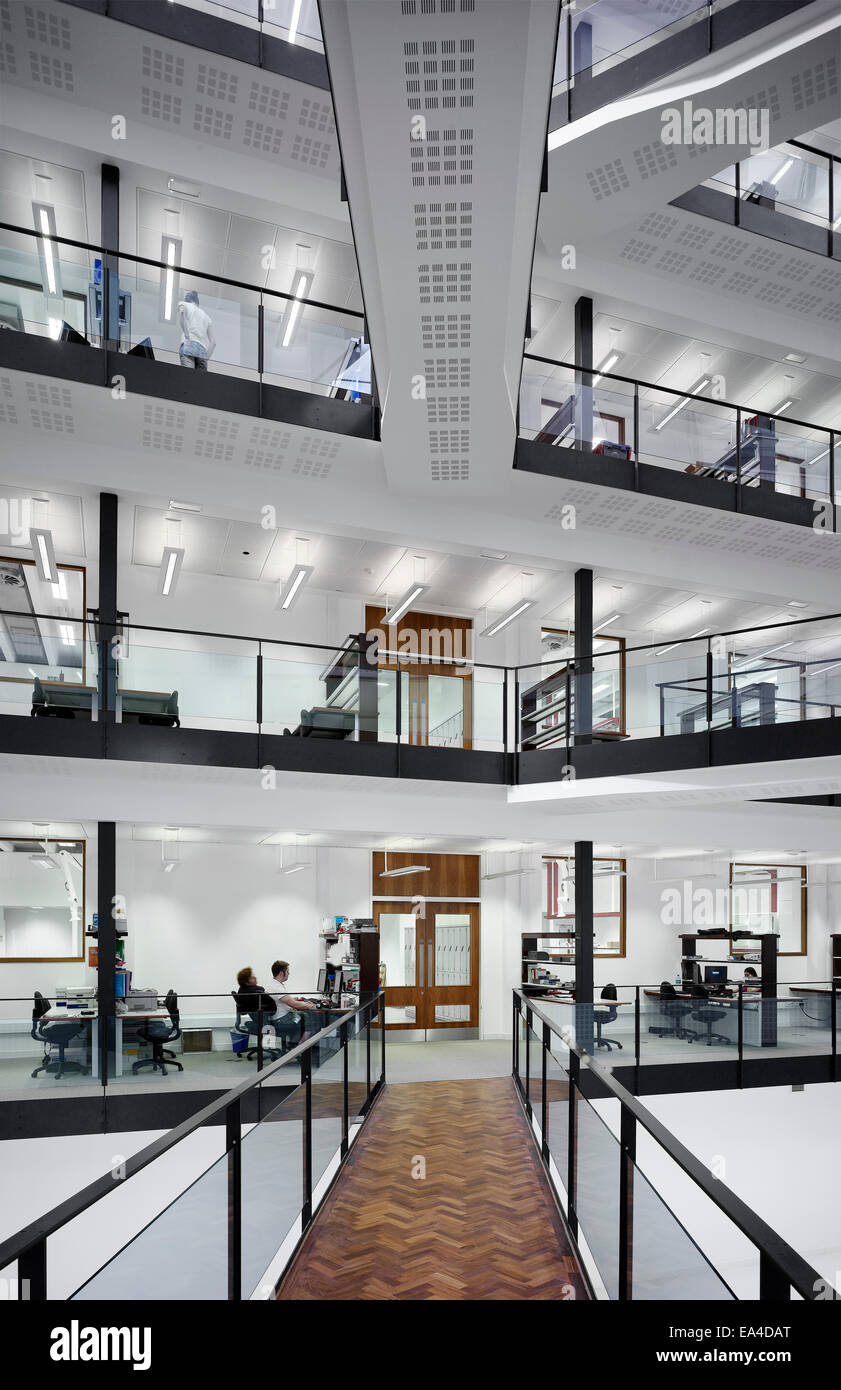 Les trottoirs et espace bureau à Manchester Interdisciplinary Biocentre, John Garside, England, UK. Banque D'Images