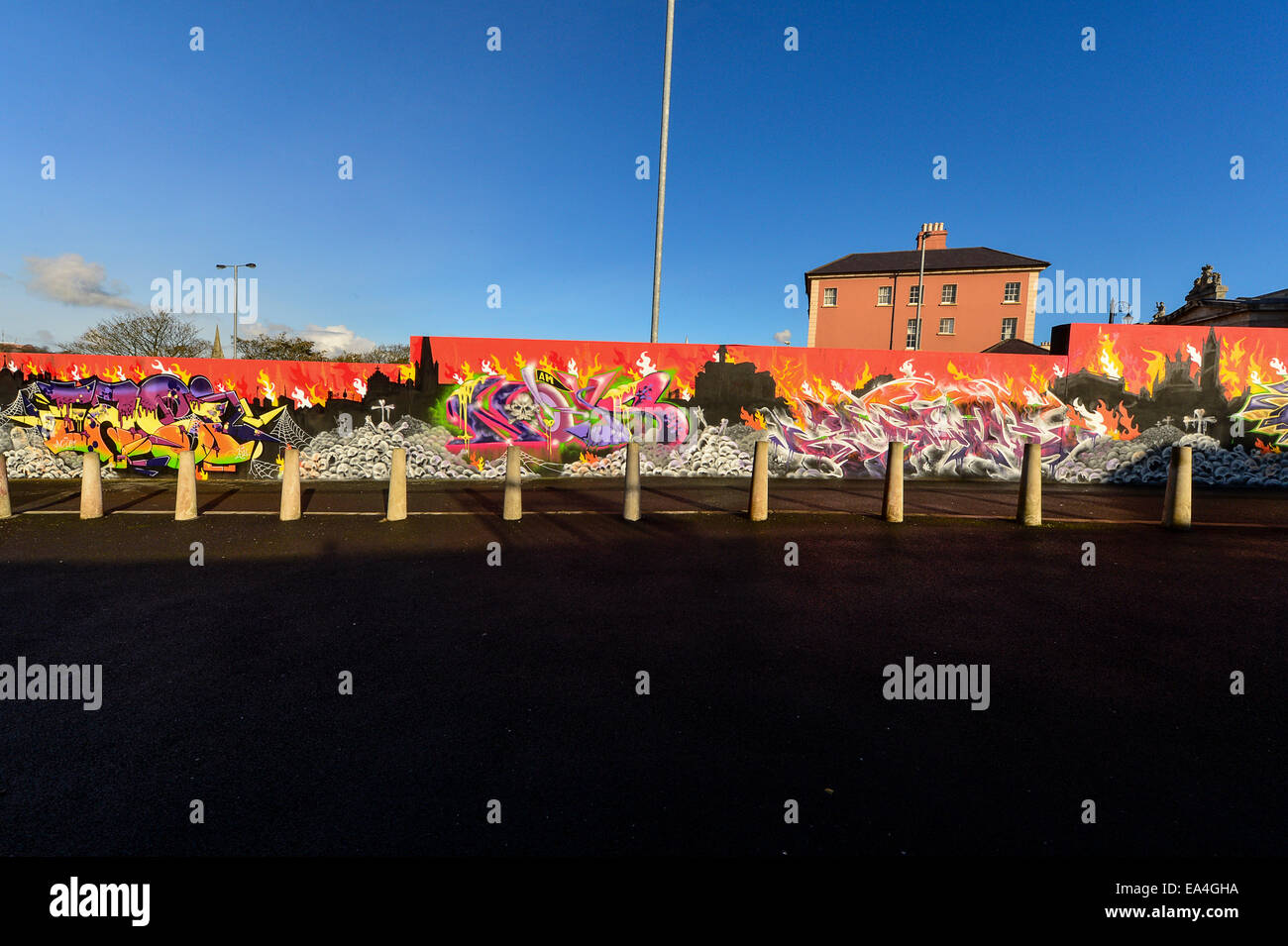 Stock Photo - Graffiti sur mur dans le centre-ville de Derry. Photo : George Sweeney/Alamy Banque D'Images