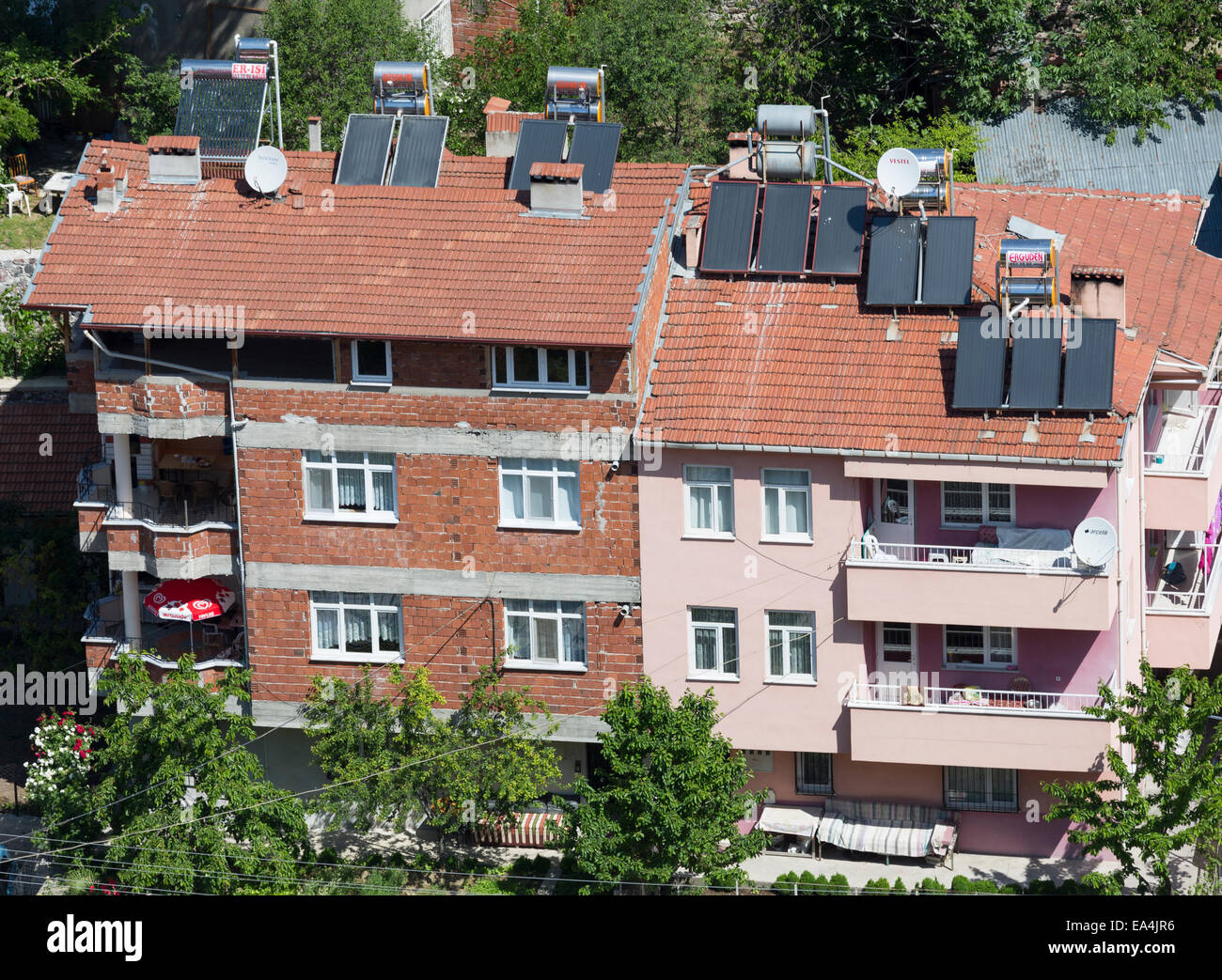 Des panneaux solaires sur les toits des immeubles, Niksar, ville de l'Anatolie, Turley Banque D'Images
