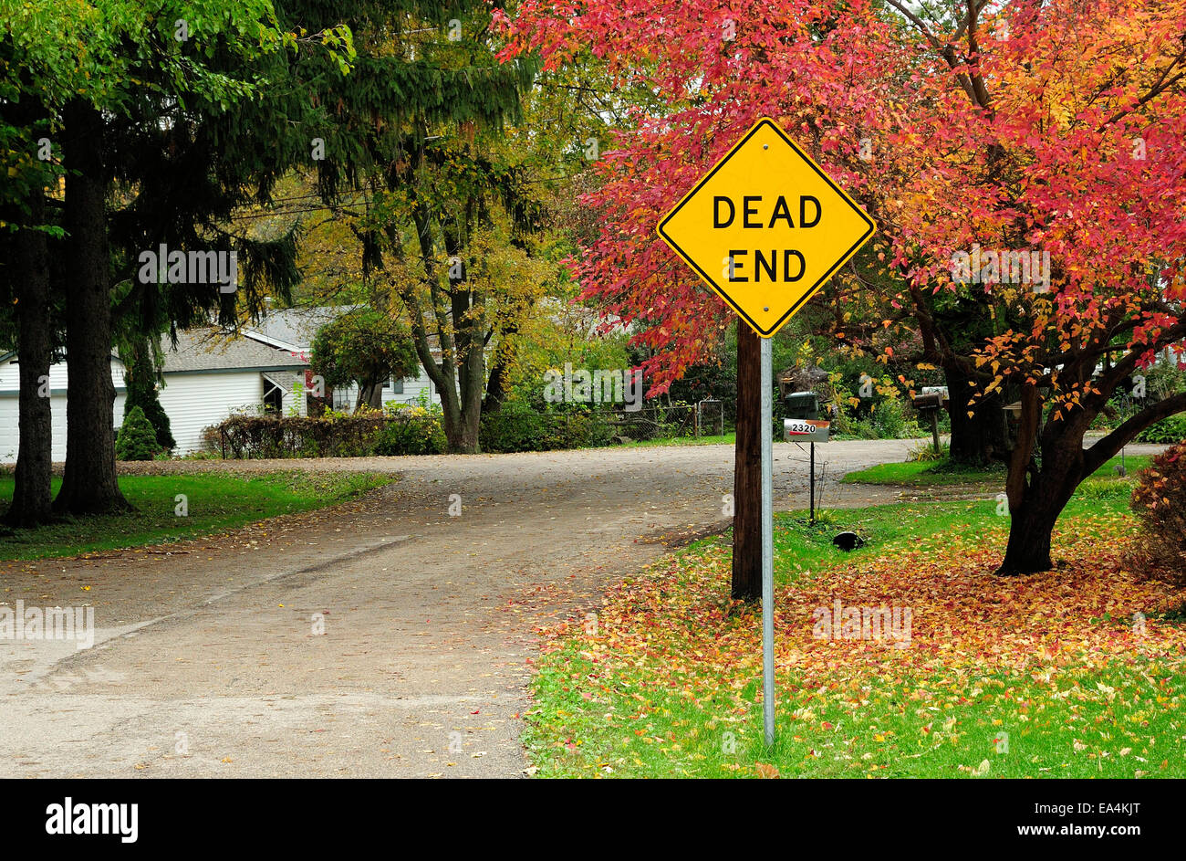Dead End signe en fin de rue. Banque D'Images
