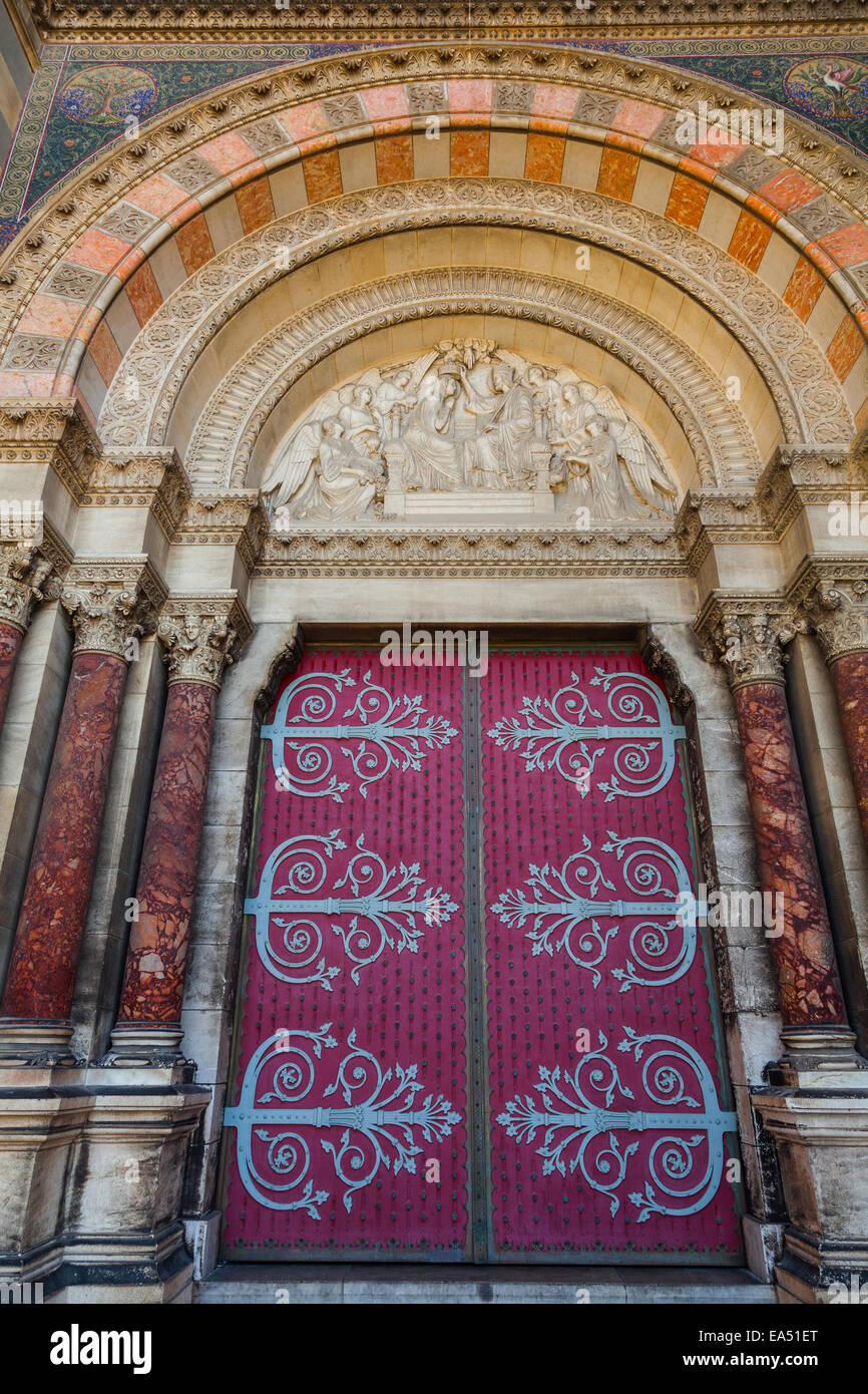 Porte d'entrée principale de la cathédrale de Marseille, France. Banque D'Images