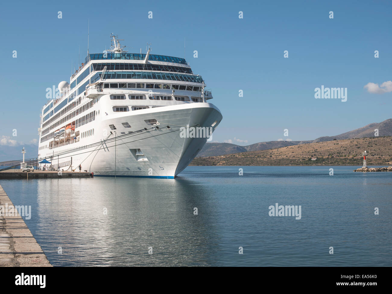 Navire de passagers grand en Grèce Banque D'Images