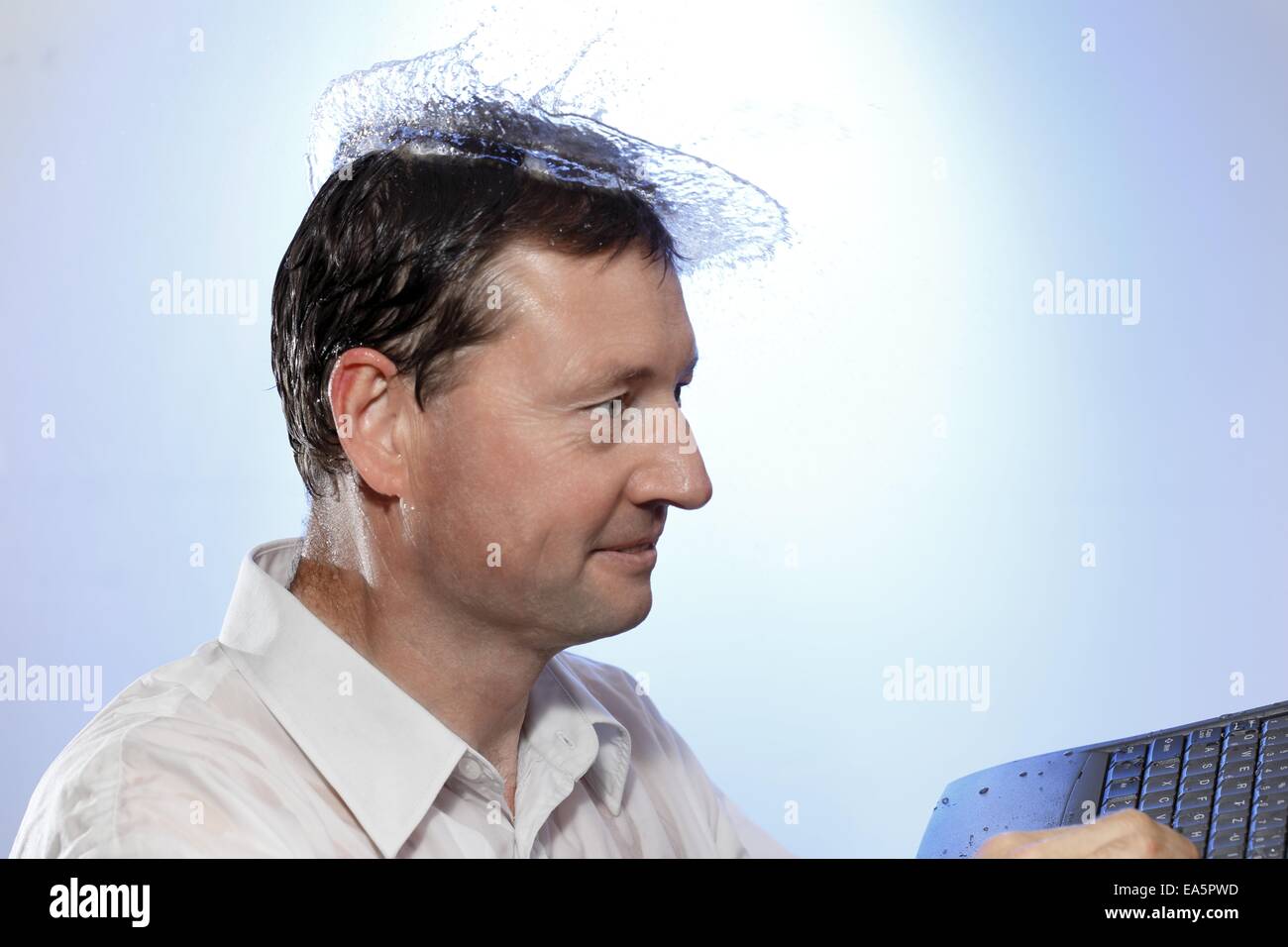 L'homme avec l'eau hat Banque D'Images