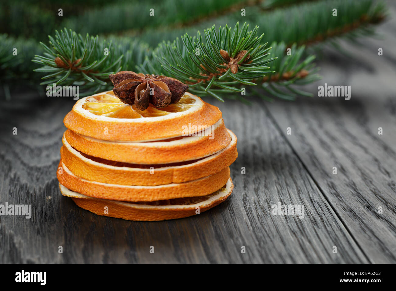 Tranches d'orange séchée à l'étoile d'anis, les décorations de Noël Banque D'Images
