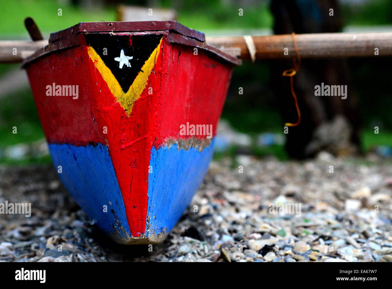 Drapeau du Timor oriental sur bateau de pêche Banque D'Images