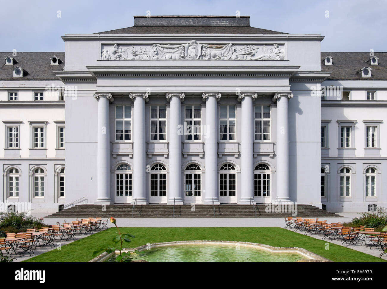 18e siècle Kurfürstliches Schloss ou palais électoral et jardins en Koblenz, Rhénanie-Palatinat, Allemagne Banque D'Images