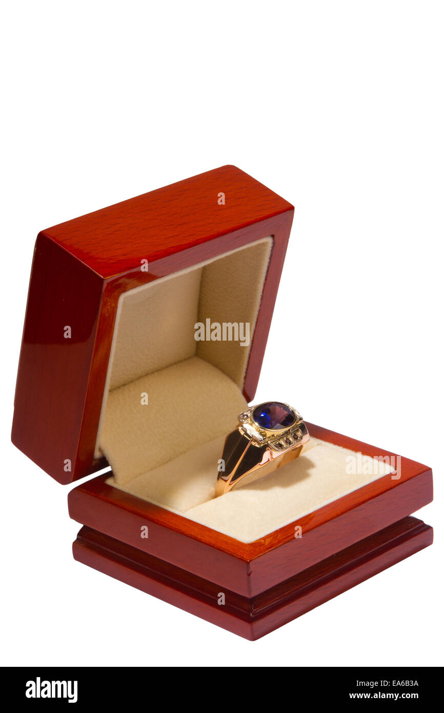 Bague en or avec des pierres précieuses Banque D'Images