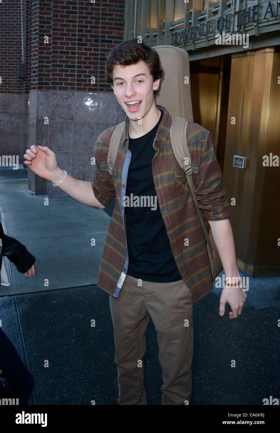 New York, USA. 07Th Nov, 2014. Shawn Mendes à Z-100 dehors et environ pour la célébrité Candids - FRI, , New York, NY Le 7 novembre 2014. Credit : Everett Collection Inc/Alamy Live News Banque D'Images