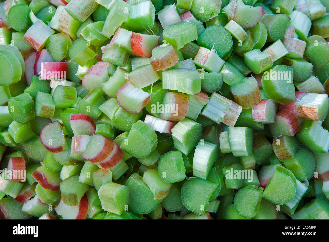 La rhubarbe hachées gros plan de fruits. Banque D'Images