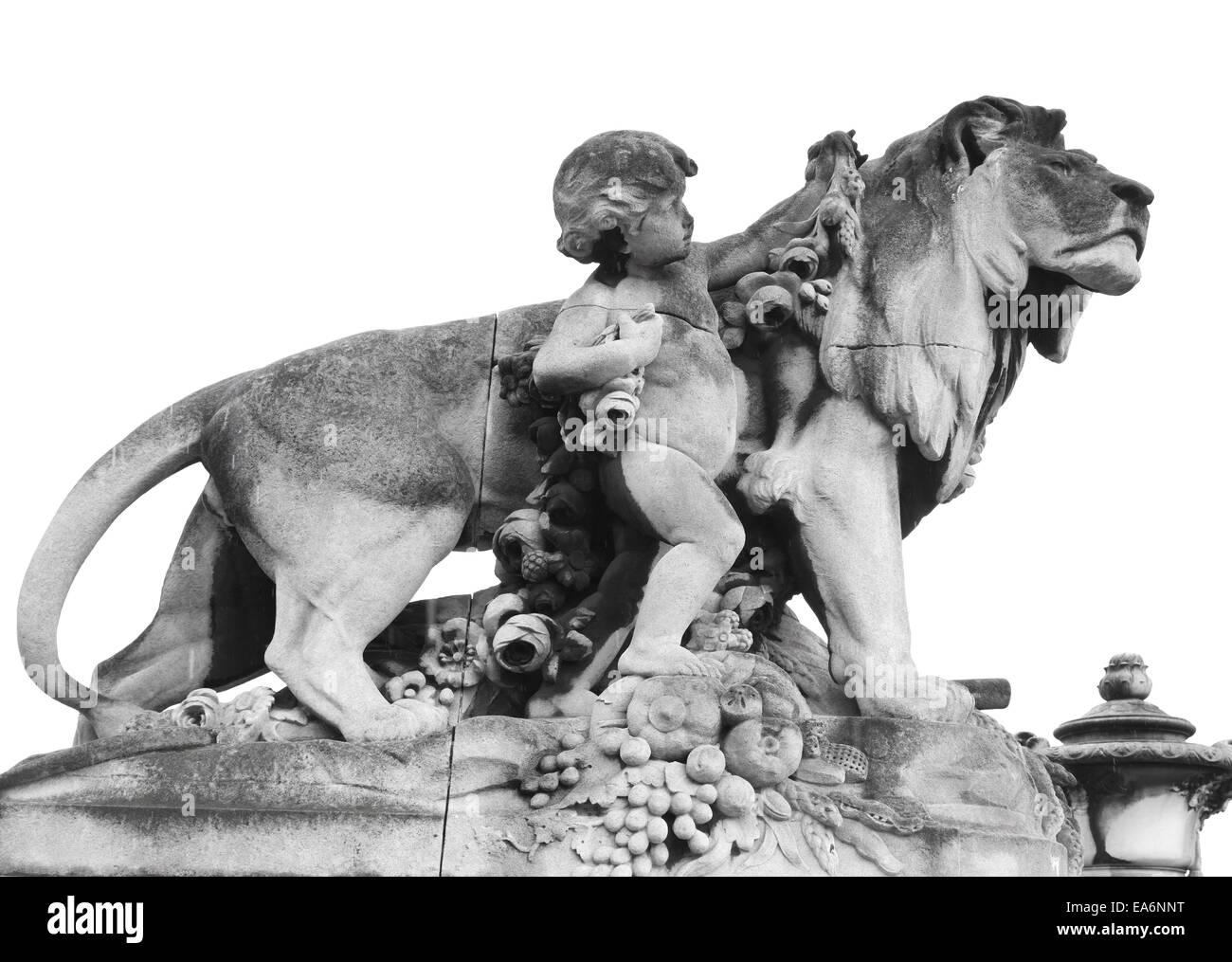 La sculpture de l'inscription d'un garçon et lion créé entre 1896 et 1900 situé sur le pont Alexandre III Banque D'Images
