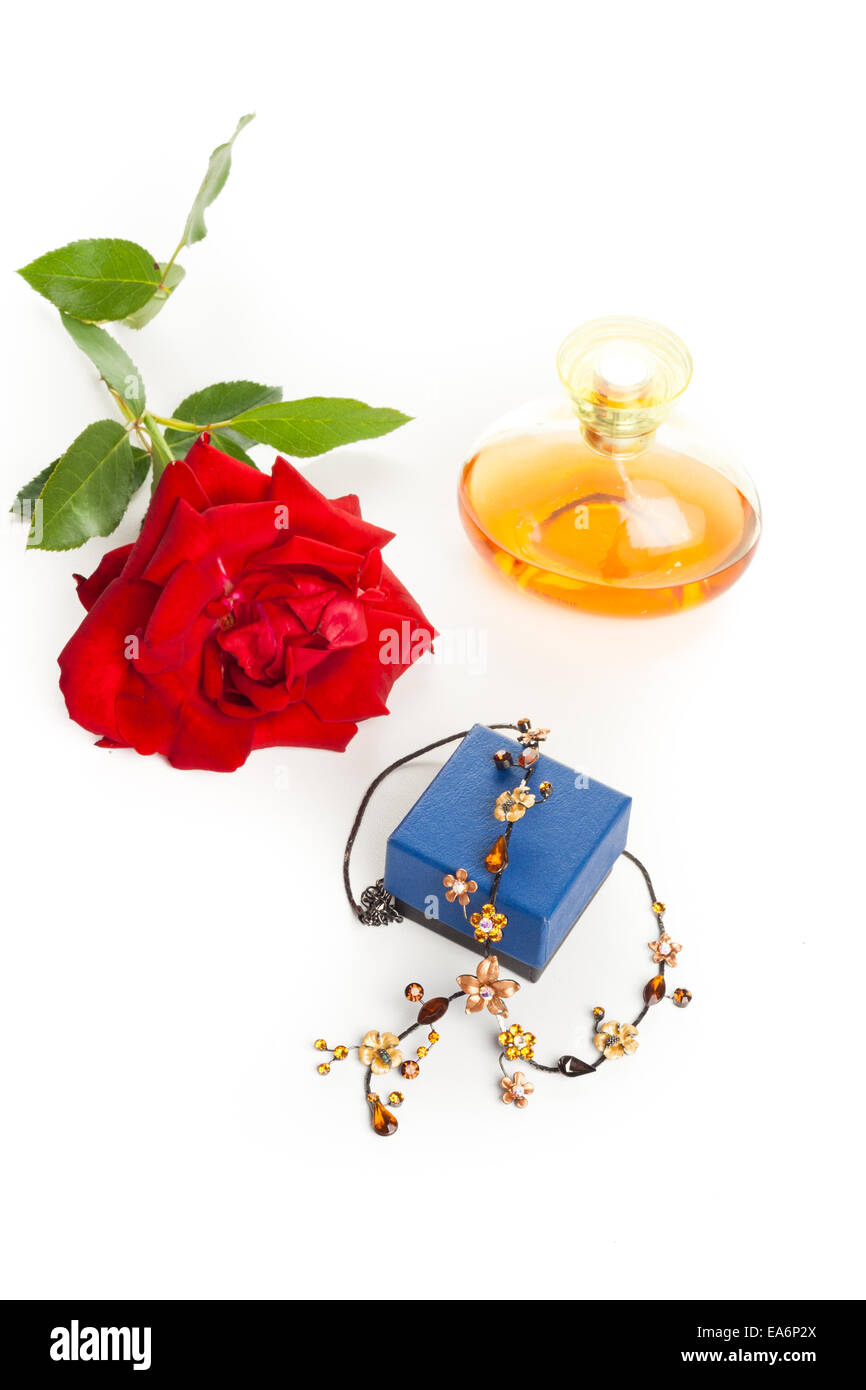 Parfum et collier rose Banque D'Images