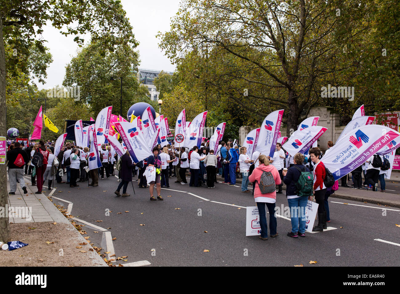 Les manifestants syndicaux mars à Londres le 18 octobre 2014 pour manifester contre l'austérité et les coupures du gouvernement Banque D'Images