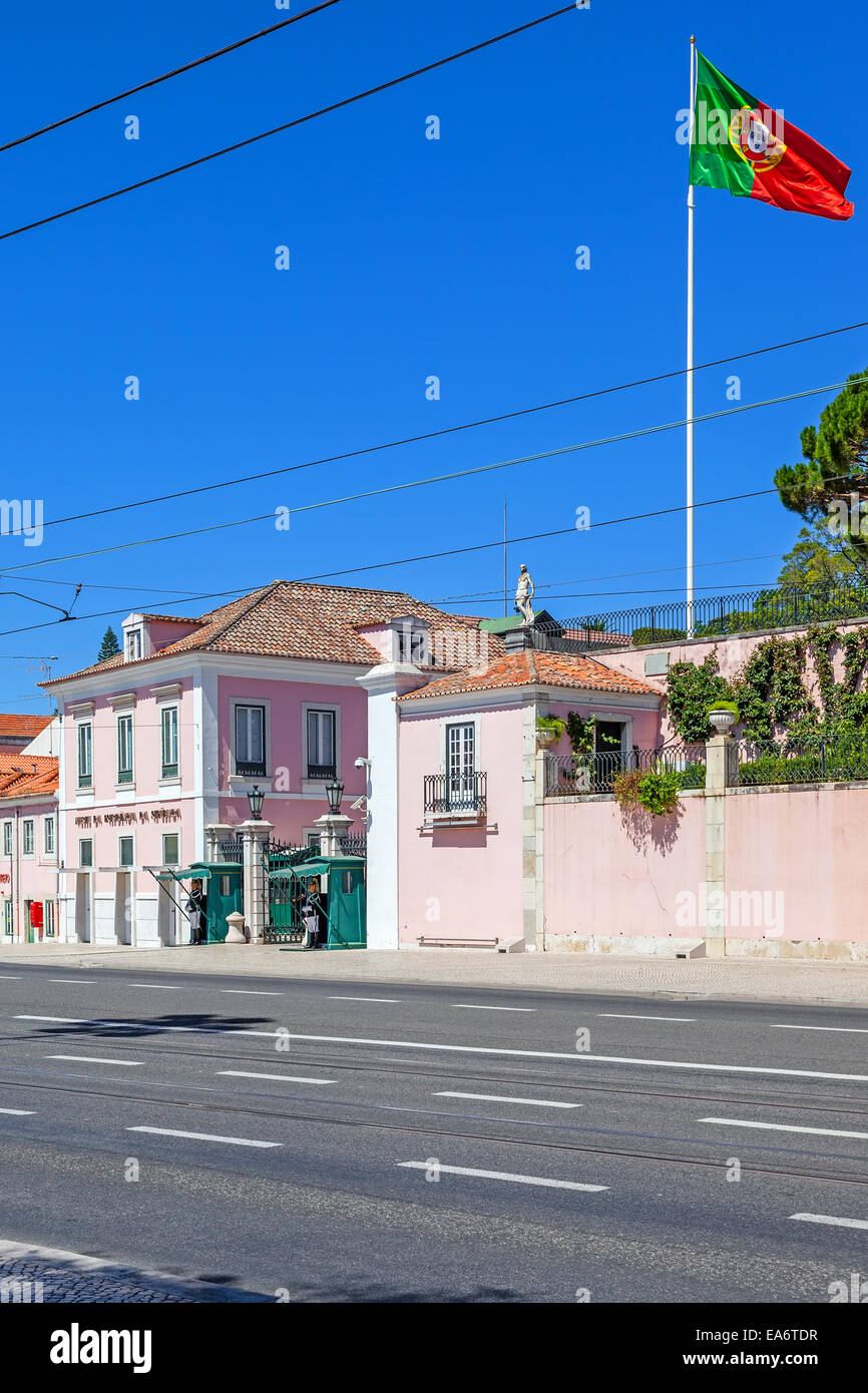 Belem Palace, résidence de la République portugaise président avec un drapeau portugais. Banque D'Images