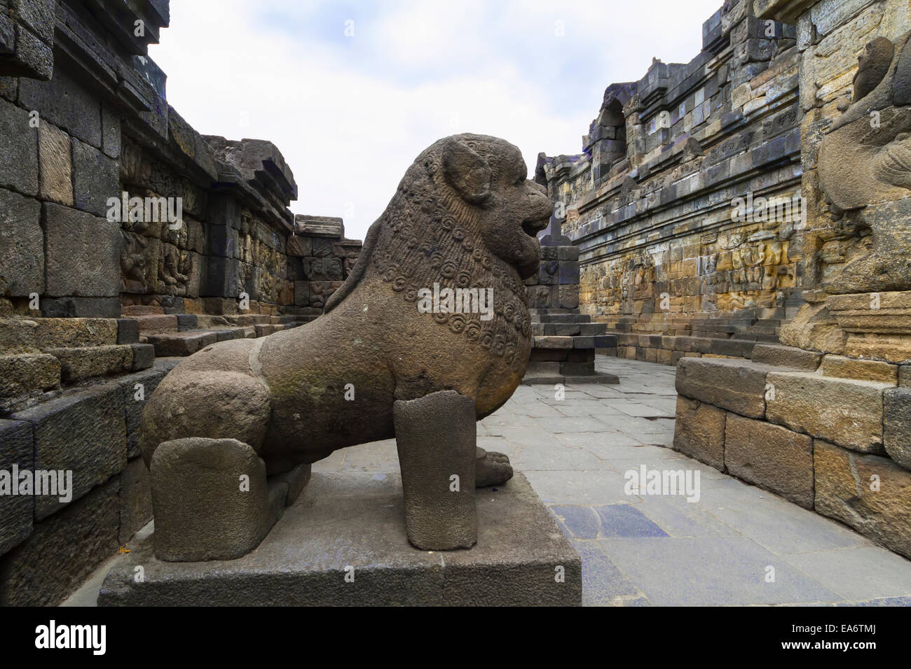 Lion gate guardian Au Candi Borubudur, Ensemble de Borobudur, le centre de Java, Indonésie Banque D'Images