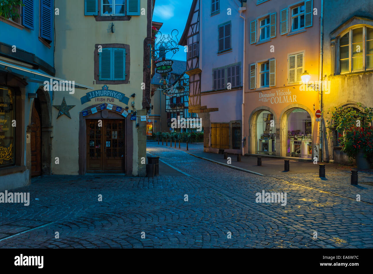 Tôt le matin dans la vieille ville de Colmar, Alsace, France Banque D'Images