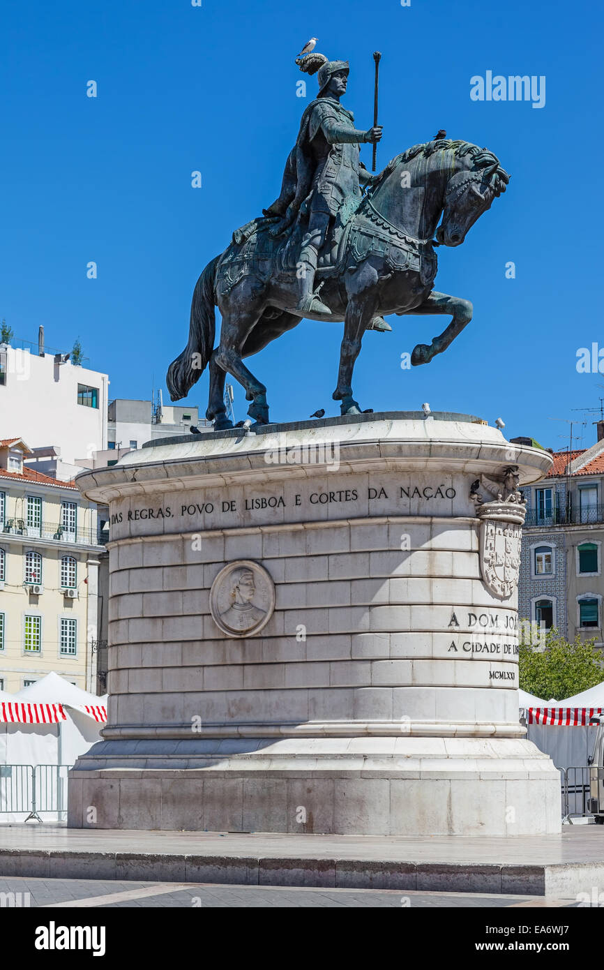 Place Figueira dans le quartier de Baixa à Lisbonne , Portugal. Le roi Dom Joao I statue. Banque D'Images