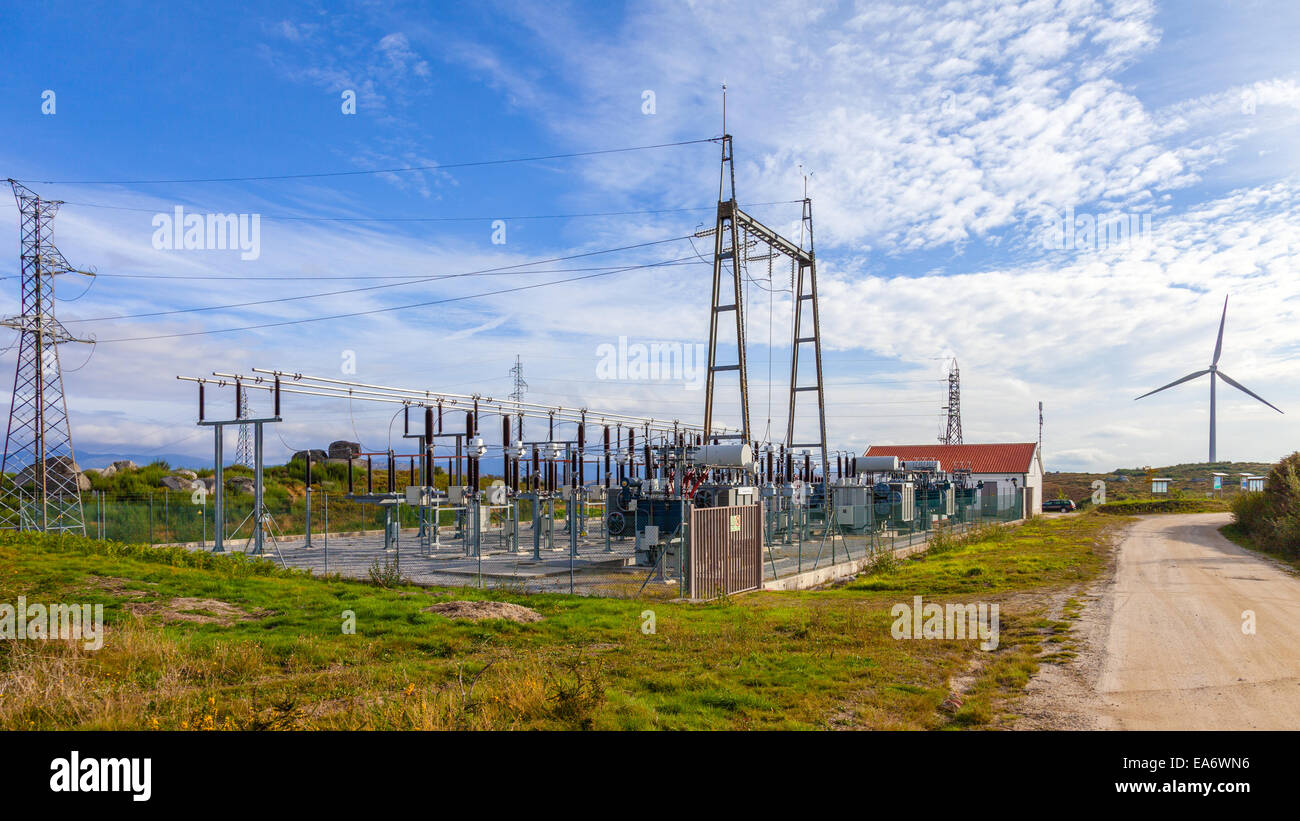 Sous-station de récupération pour une ferme éolienne. Connecté à l'énergie éolienne à turbine en Terras Altas de Fafe Portugal Banque D'Images