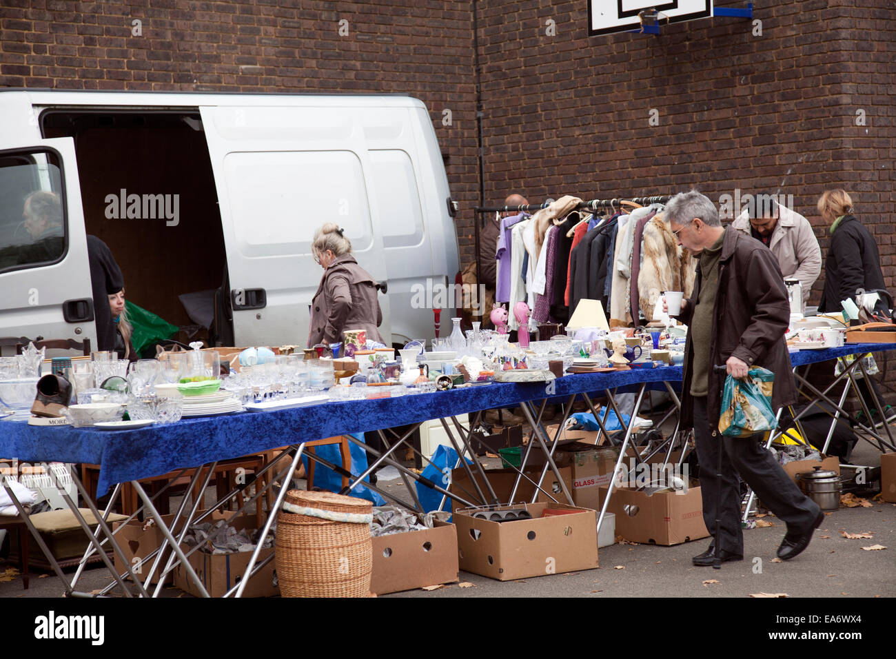 Battersea boot car boot sale Banque de photographies et d'images à haute  résolution - Alamy