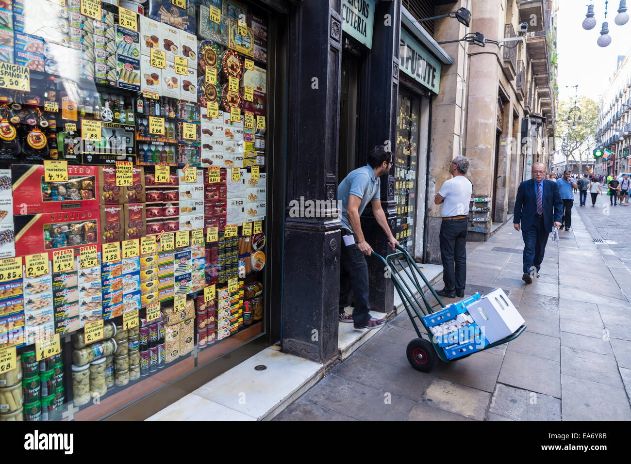 Liquor Store et une cuisine gastronomique dans la vieille ville de Barcelone, Catalogne, Espagne Banque D'Images