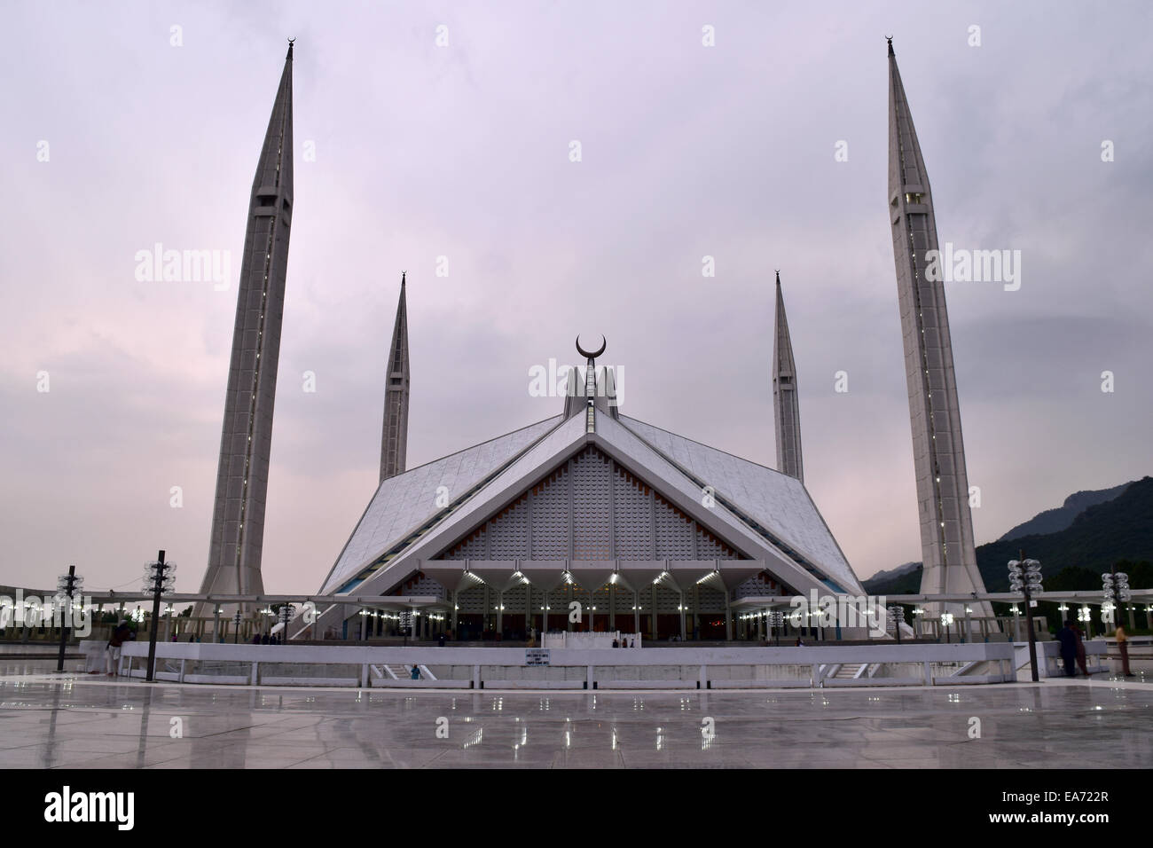La mosquée Faisal d'Islamabad, Pakistan, sous ciel couvert. Banque D'Images
