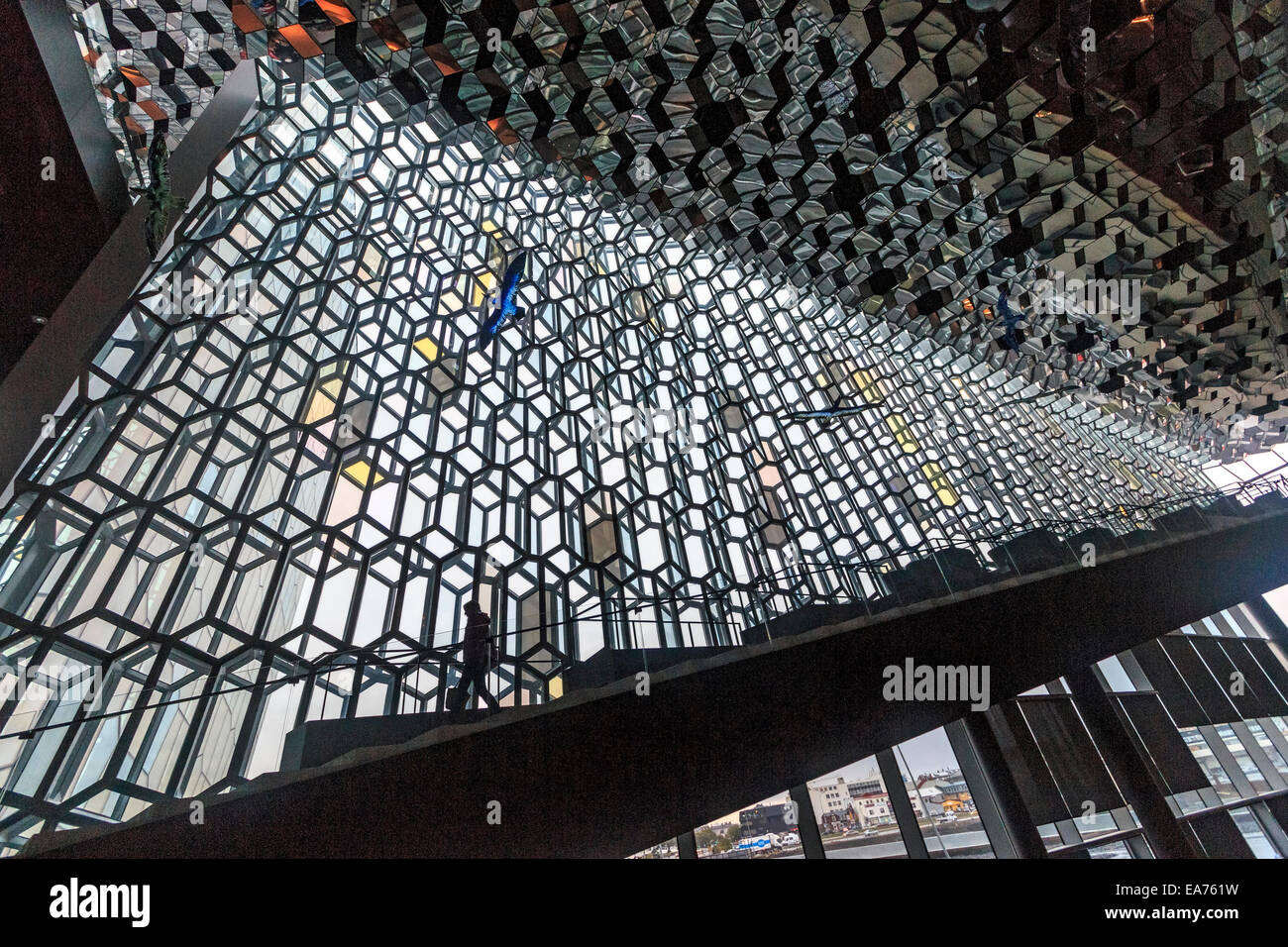 De l'intérieur, Harpa concert hall and Conference Centre de Reykjavík, Islande. Banque D'Images