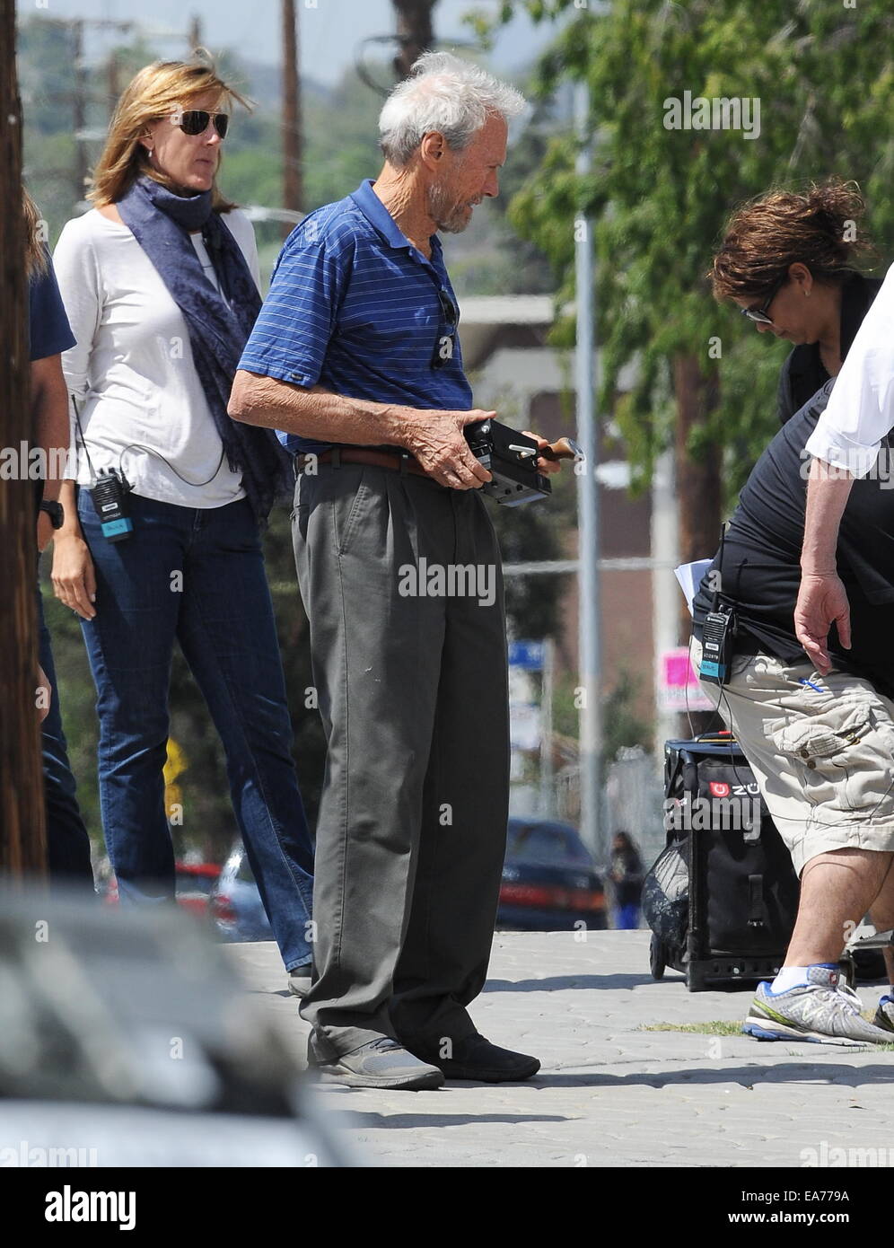 Réalisateur Clint Eastwood spotte sur l'ensemble de son nouveau projet "American Sniper" tournage à Highland Park, CA. Avec : Clint Eastwood Où : Highland Park, California, United States Quand : 05 mai 2014 Banque D'Images