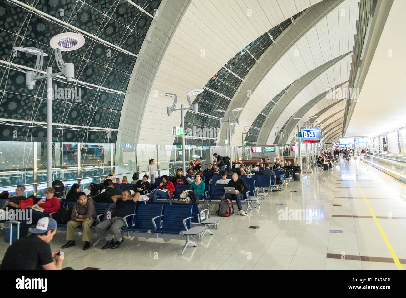Intérieur de l'aérogare à l'Aéroport International de Dubaï, l'aéroport ...