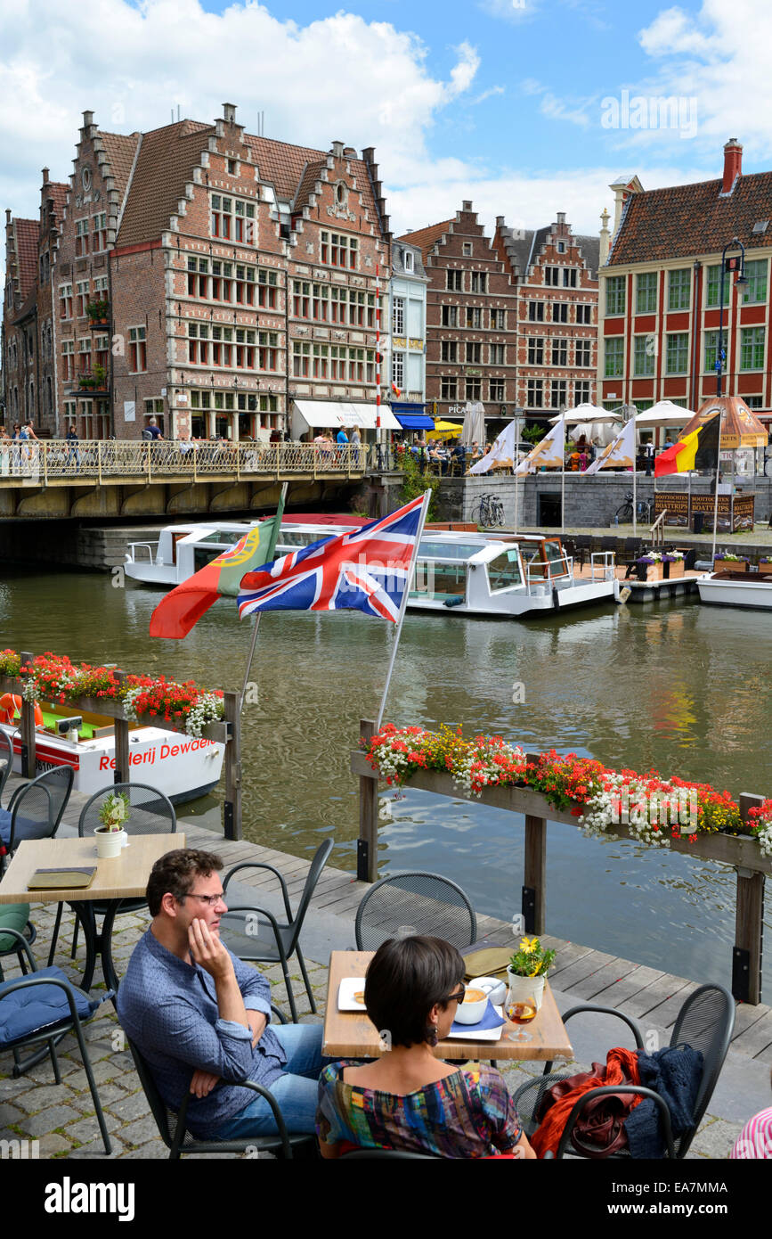 Restaurant en plein air sur le quai, Gand, Flandre, Belgique, Europe Banque D'Images