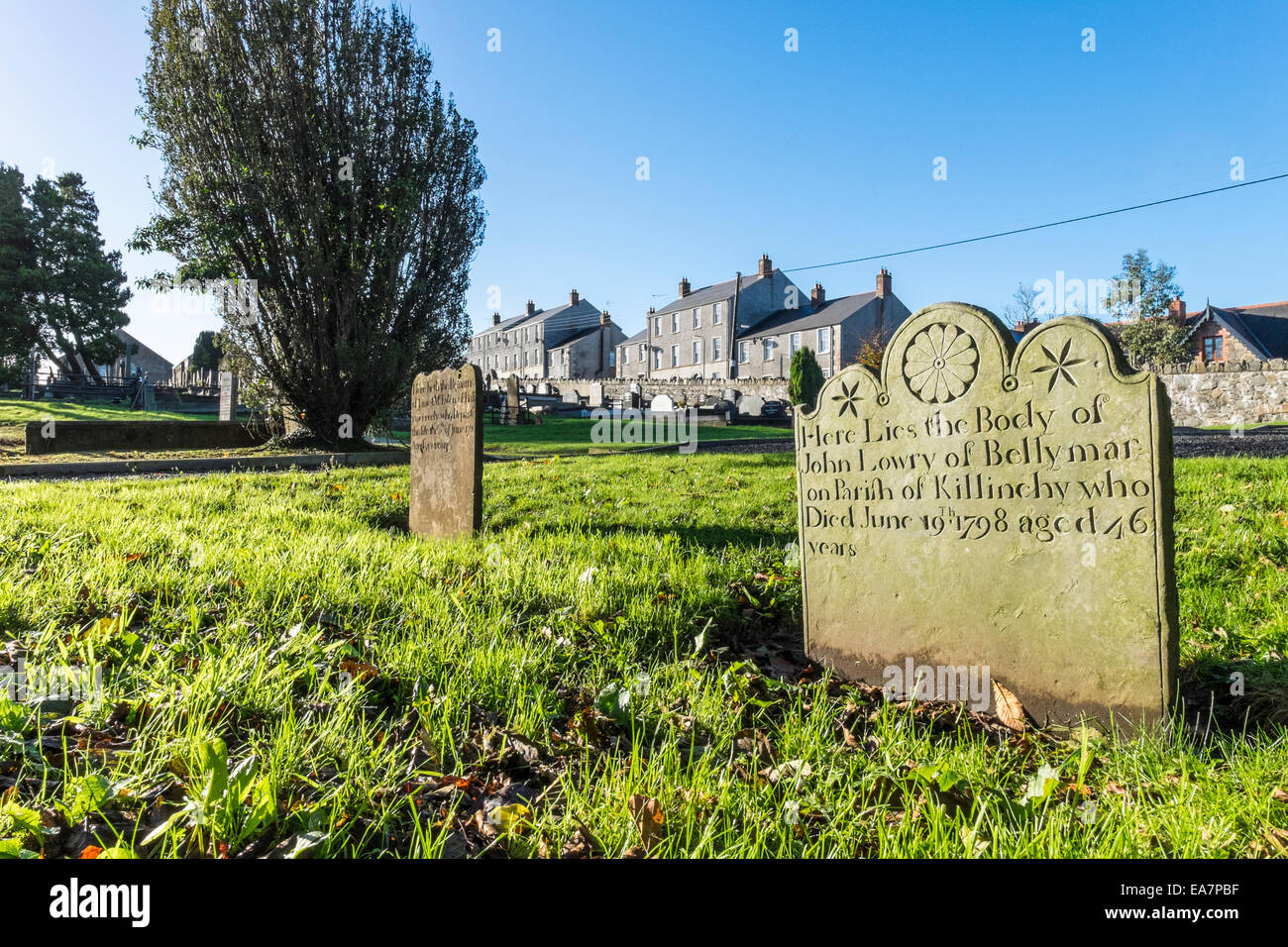 Pierres graves associés à la bataille de 1798 Palmarès peut être trouvé à l'arrière de l'Église presbytérienne de premier palmarès. Banque D'Images