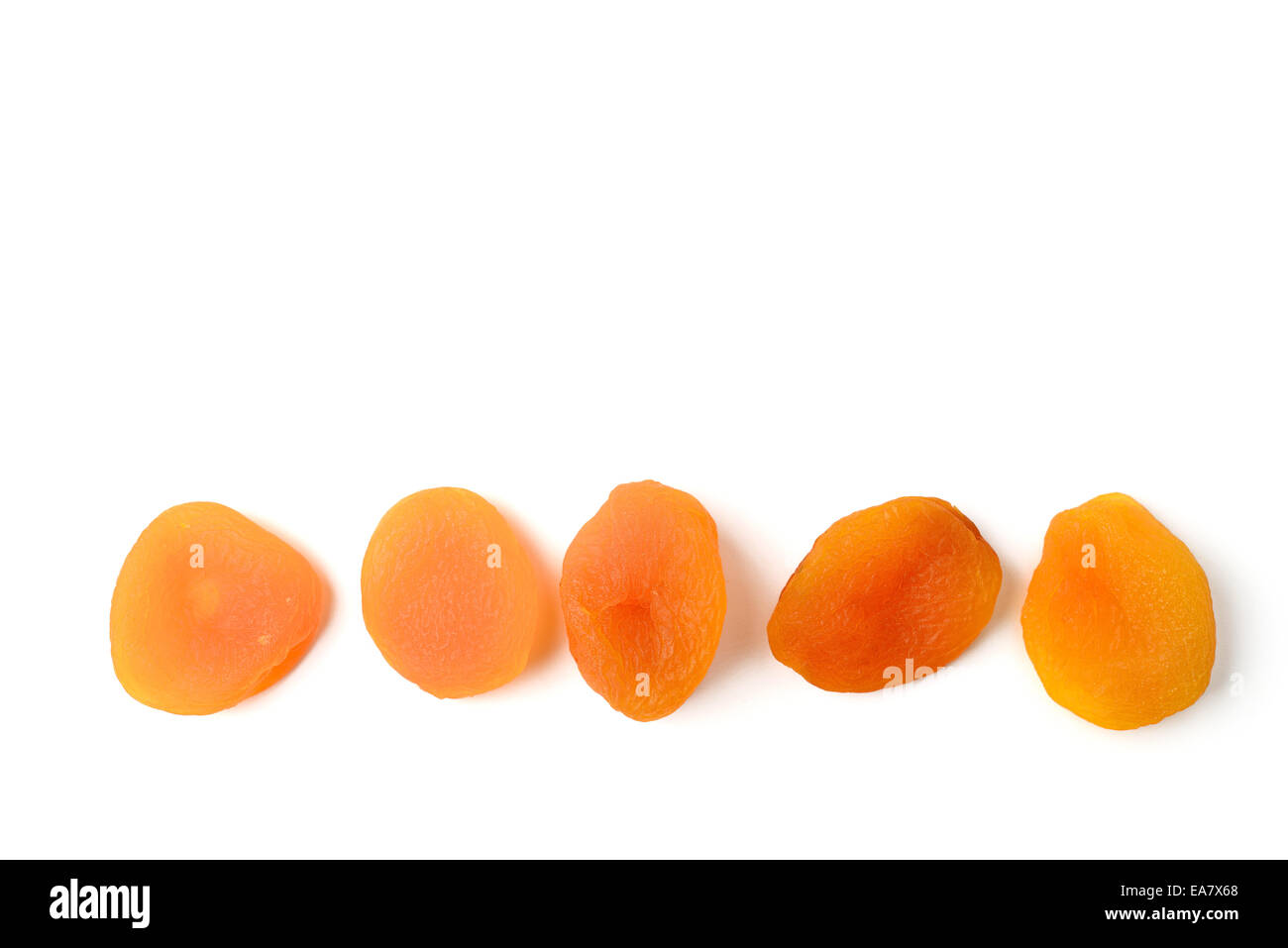 Les abricots séchés isolated on white Banque D'Images