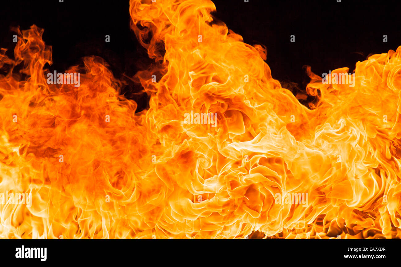 Fire flames, isolé sur fond noir Banque D'Images