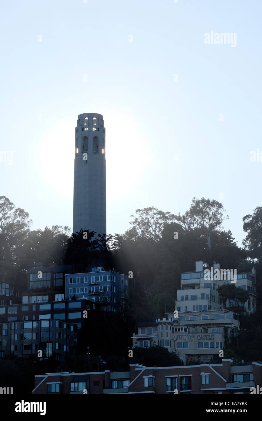 La Coit Tower, Russian Hill, San Francisco, CA. Banque D'Images