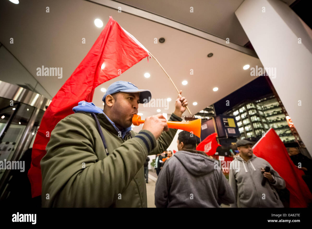 Londres, Royaume-Uni. Nov 7, 2014. Nettoyeurs IWGB protester Crédit : Guy Josse/Alamy Live News Banque D'Images