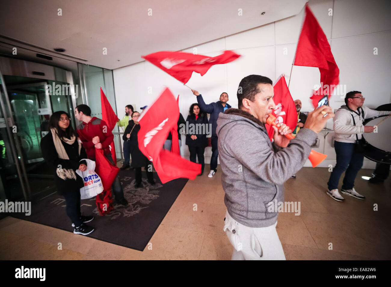 Londres, Royaume-Uni. Nov 7, 2014. Nettoyeurs IWGB protester Crédit : Guy Josse/Alamy Live News Banque D'Images
