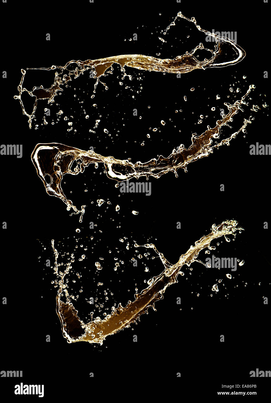 Éclaboussures Champagne isolé sur fond noir Banque D'Images