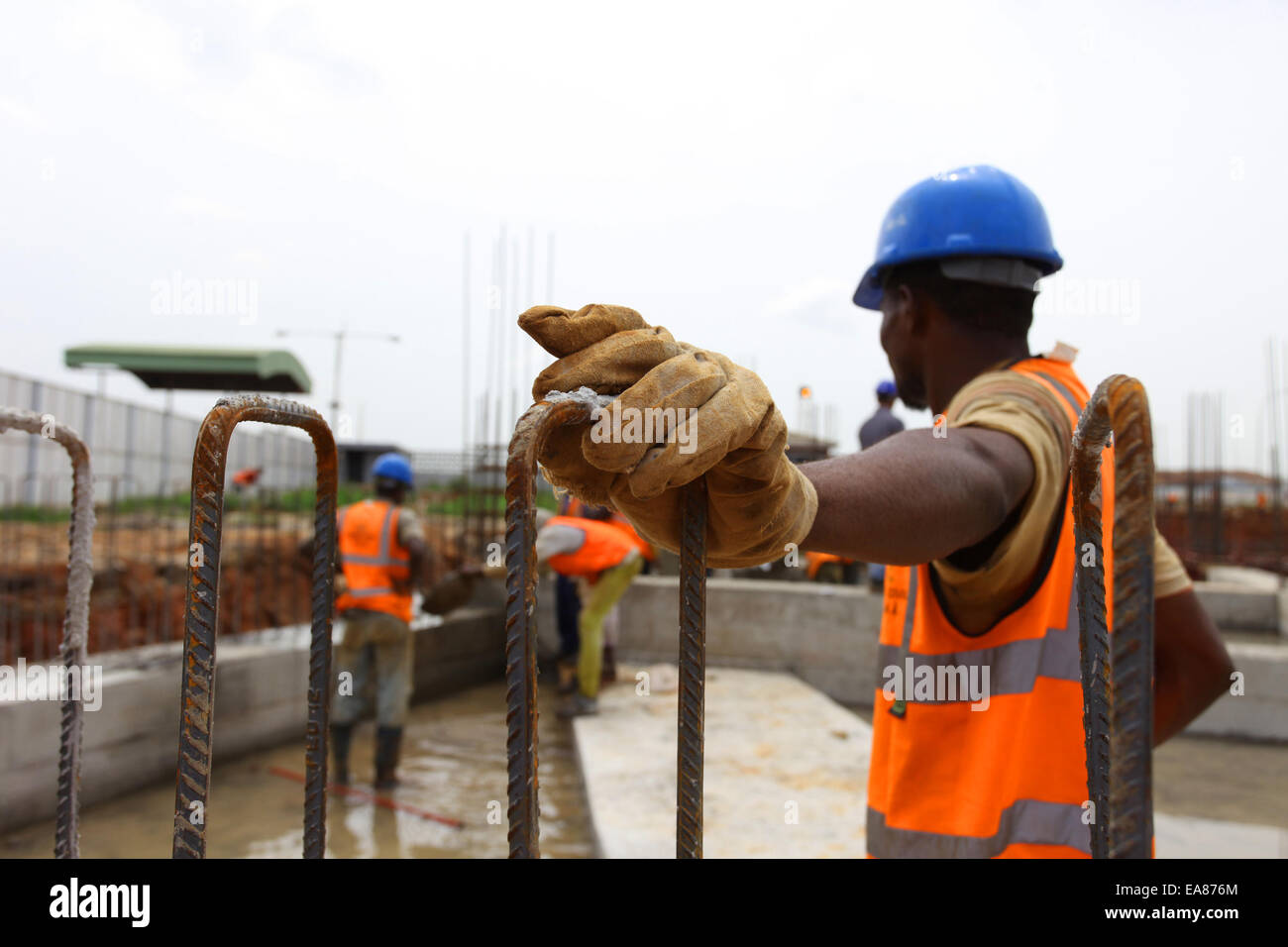 Les travailleurs de la construction en faisant une pause sur le chantier Banque D'Images