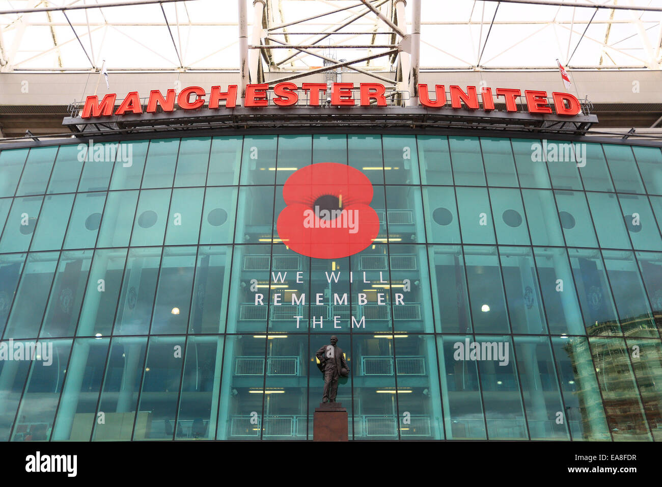 Manchester, UK. Nov 8, 2014. Une vue générale d'un coquelicot du souvenir sur l'East Stand - Manchester United vs Crystal Palace - Barclay's Premier League - Old Trafford - Manchester - 08/11/2014 Philippe Pic Oldham/Sportimage. Credit : csm/Alamy Live News Banque D'Images