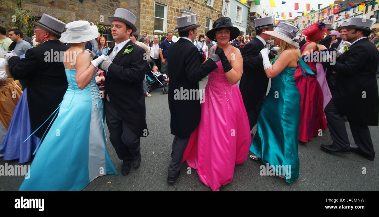 La danse principale allant jusqu'Coinagehall Street sur la flore jour Kerrier Helston Cornwall sud ouest sud-ouest de l'Angleterre UK Banque D'Images