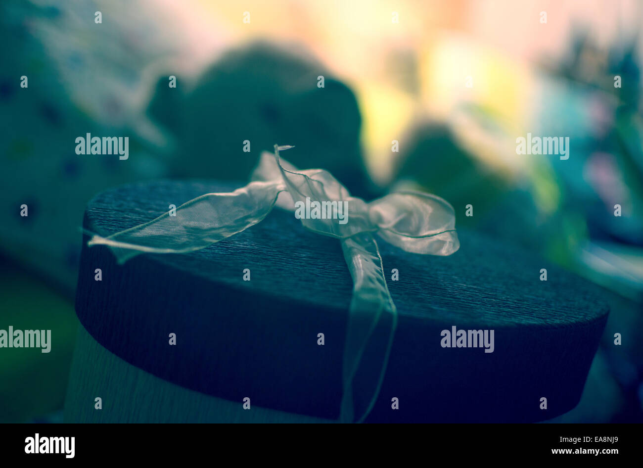 Moody gift wrapped surprise fort Banque D'Images