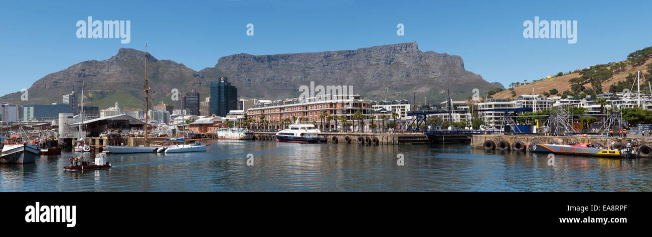 Vue panoramique sur le vieux port et la montagne de la Table, Cape Town, Afrique du Sud Banque D'Images