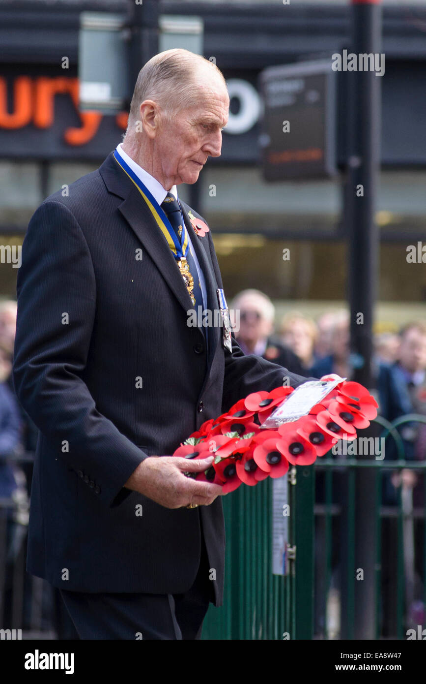 Brighton, UK, 09/11/2014 : Brighton Service du souvenir. Les gens paient leurs égards et se rappeler le sacrifice de ceux qui sont tombés dans l'exercice de leurs fonctions pendant le conflit. Photo par Julie Edwards Banque D'Images