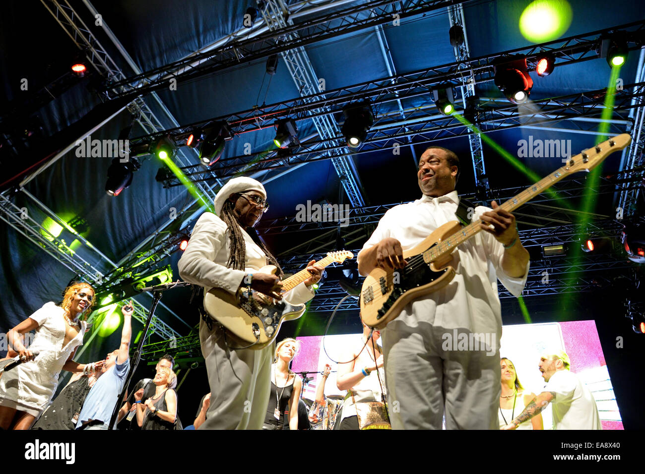 Barcelone - JUN 14 : Chic avec Nile Rodgers (band) effectue au festival Sonar le 14 juin 2014 à Barcelone, Espagne. Banque D'Images