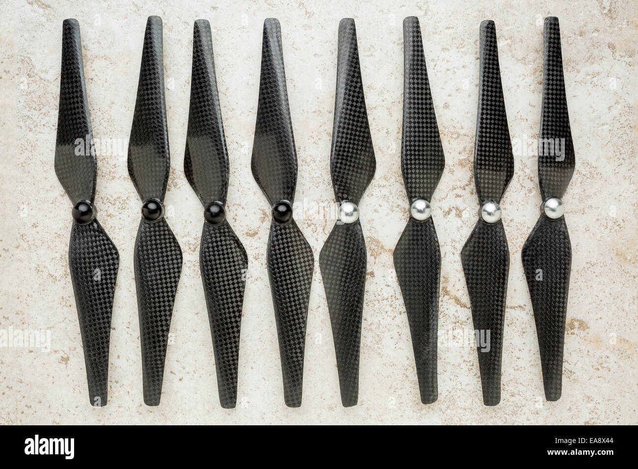 Deux ensembles d'hélices en fibre de carbone pour un drone quadcopter Banque D'Images