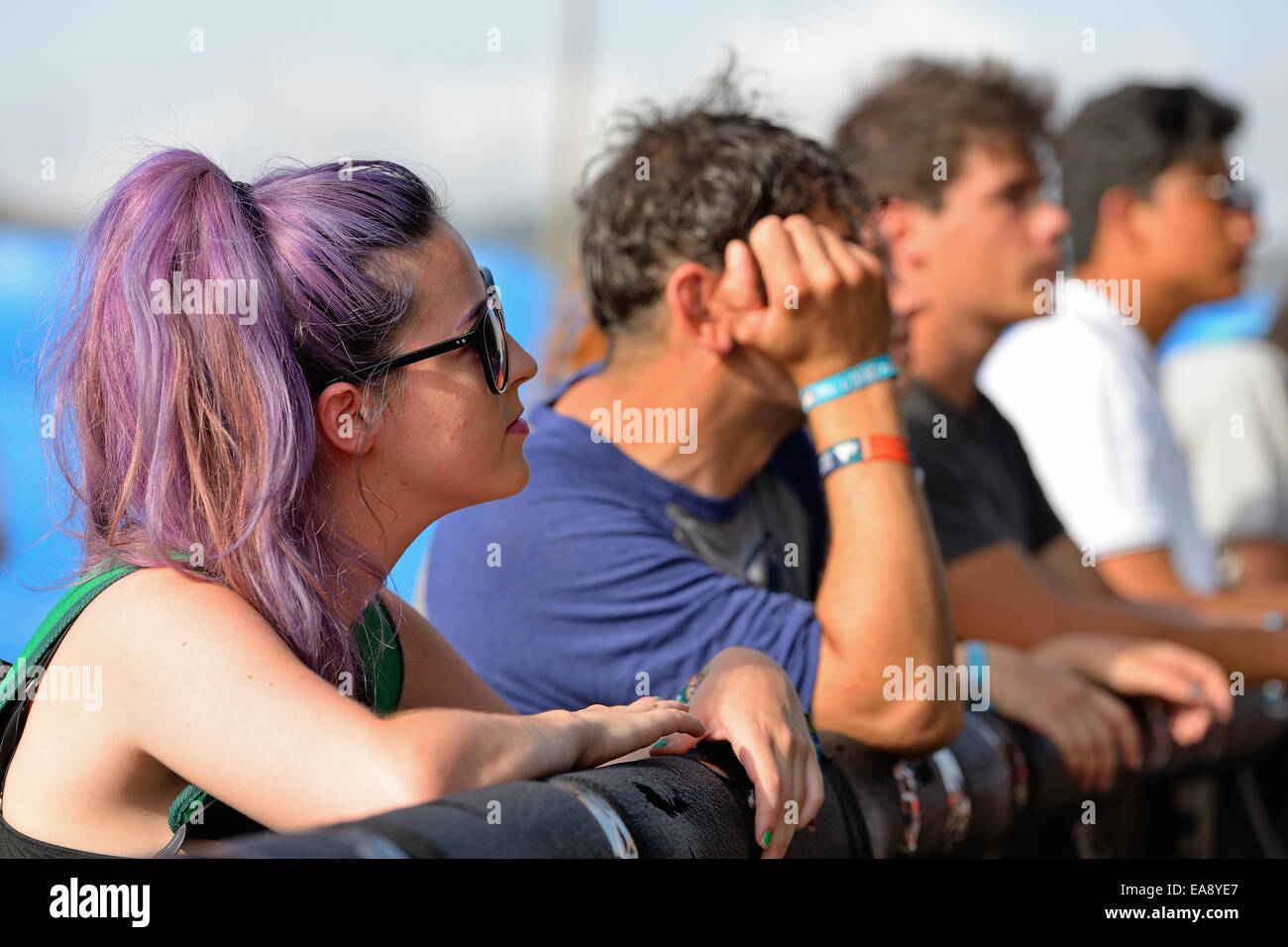 BENICASSIM, ESPAGNE - 20 juillet : foule lors d'un concert au Festival de la lumière du jour le 20 juillet 2014 à Benicassim, Espagne. Banque D'Images