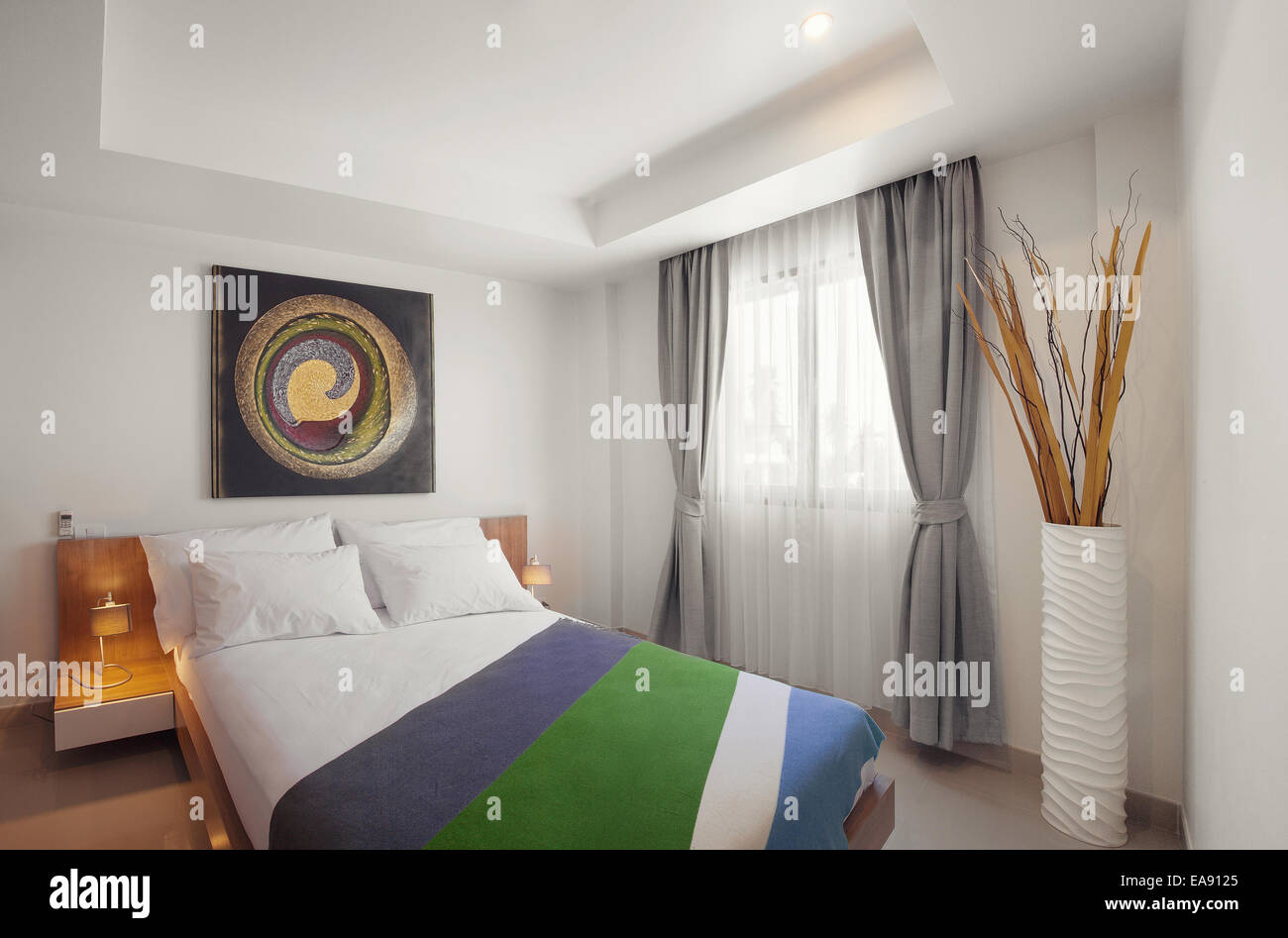 Vue panoramique de Nice chambre moderne et élégante. Sur le mur d'image a été modifiée, Banque D'Images